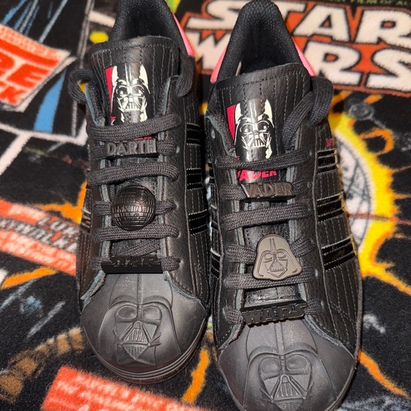 Star Wars Darth Vader Adidas - Picture 2 of 7